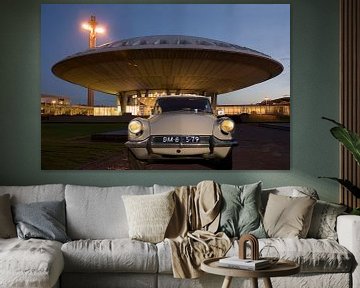 Citroën DS in front of Evoluon by Michelle Peeters