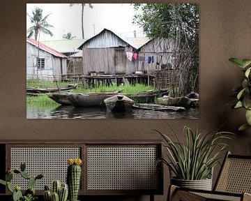 Paalwoningen aan de rand van het meer van Nokoué van Cora Unk