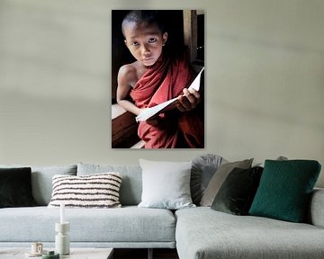 Jonge boeddhistische  monnik in Myanmar van Gert-Jan Siesling