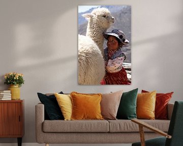 Meisje met alpaca  van Gert-Jan Siesling