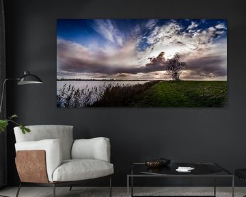 Hurkende Man Lelystad by David Douwstra