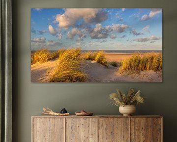 Düne, Strand, Meer und Wolken sur Bram van Broekhoven