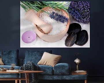 paarse spa items met badzout en hotstones von Patricia Verbruggen