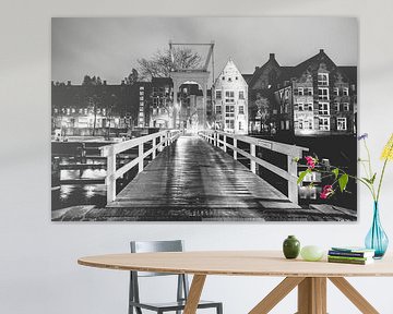 Oud wit brugje over stadskanaal  van Fotografiecor .nl
