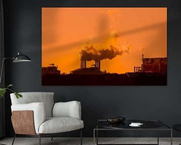 Smoky sunset van Ton van Buuren