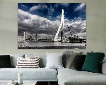 Cloudy Erasmusbrug Rotterdam in Black/Blue and white van Midi010 Fotografie