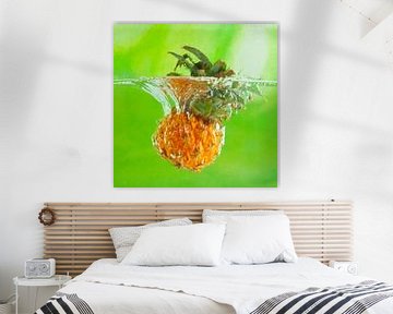 Mini ananas splashfoto van Henny Brouwers