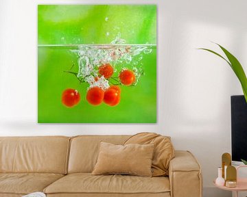 Splash van cherry-tomaatjes van Henny Brouwers