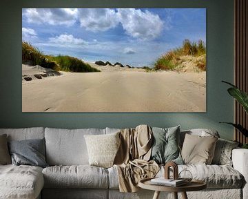 Voetstappen in het zand in de duinen van Terschelling van Jessica Berendsen