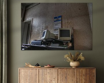 Oude computers in een verlaten kantoor van Melvin Meijer
