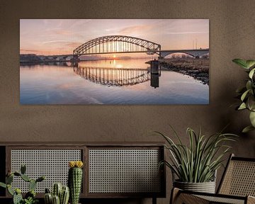 Alte IJssel-Brücke mit Sonnenaufgang von Erwin Zeemering