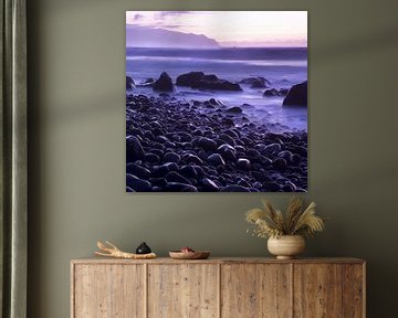 Black pebble beach von Martijn van Huffelen