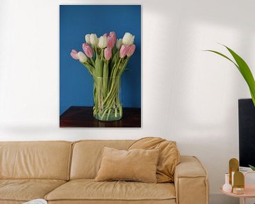 Vase mit Tulpen von Cora Unk