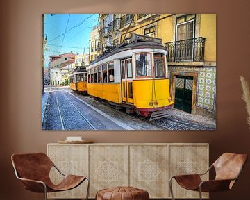 Gele trams in Lissabon by Dennis van de Water