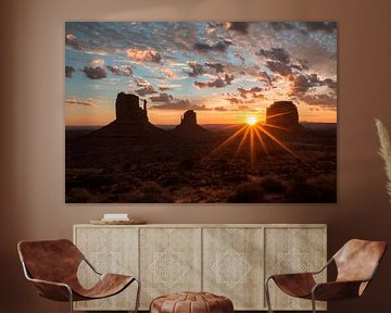 Zonsopgang in Monument Valley van Jonathan Vandevoorde