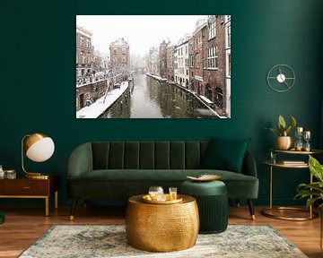 Winter in Utrecht. De Lichte en Donkere Gaard gezien vanaf de Maartensbrug. van De Utrechtse Grachten