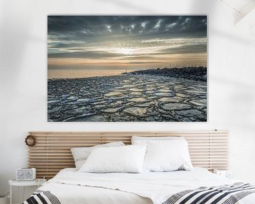 Sonnenuntergang auf dem IJsselmeer mit Eis von Bert Nijholt