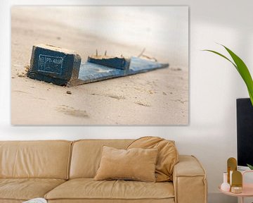 Sloophout op het strand van Michel Knikker
