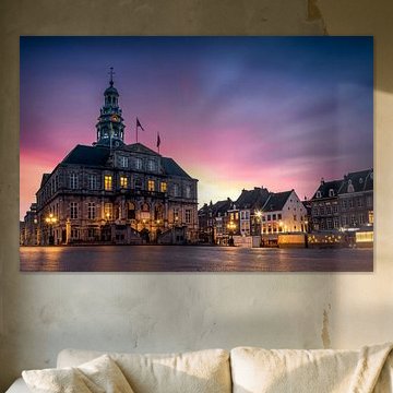 Markt, Rathaus Maastricht bei Sonnenaufgang von Geert Bollen