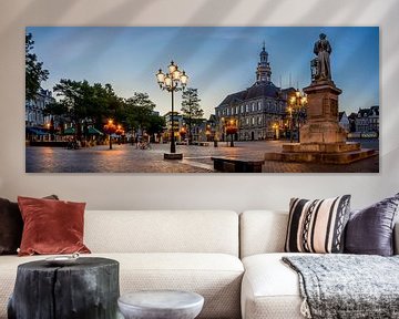 Stadhuis Maastricht tijdens zonsopkomst