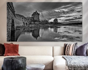 Eilean Don Castle in Dornie Scotland van Peter Bolman