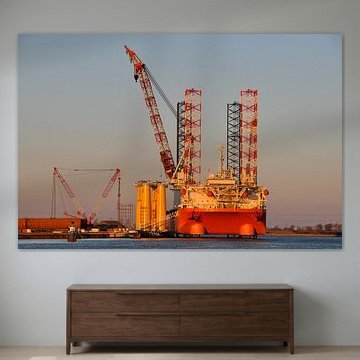 Jack-up schip in de haven van Vlissingen