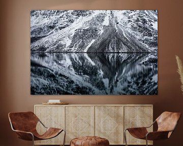 Reflektionen im Fjord - Lyngen Alpen, Tromsø, Norwegen von Martijn Smeets