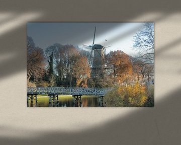 Alkmaar stadsgezicht met molen van Piet, gracht, nassaubrug en bolwerk
