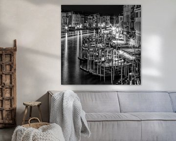 Venetië uitzicht vanaf de Rialtobrug | monochroom van Melanie Viola
