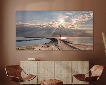 De pier van Stavoren met zonnestralen boven het IJsselmeer by Harrie Muis