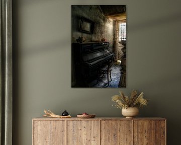 Een piano in een verlaten villa van Melvin Meijer
