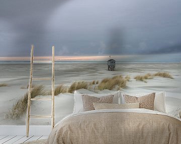 Solutiry house on the beach  by Sander Grefte