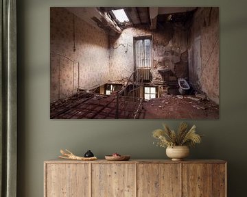 Slaapkamer in Verlaten Kasteel. van Roman Robroek