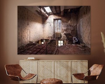 Verlassenes Schlafzimmer in einem Schloss. von Roman Robroek
