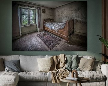 Slaapkamer in verlaten boerderij van Gerben van Buiten