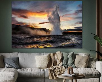 Strokkur (Geysir) in IJsland van Edwin van Wijk