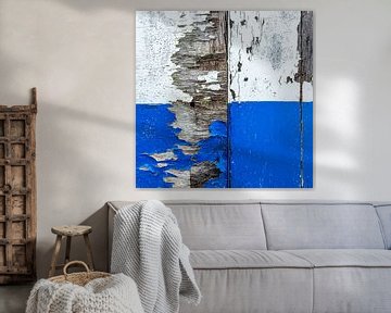 Strandhuis abstract in blauw en wit verweerd hout. van Texel eXperience