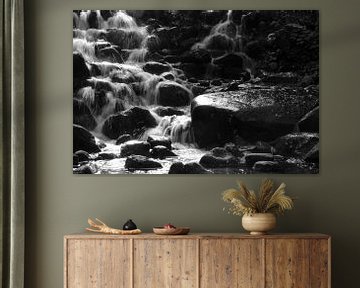 stromende waterval zwart wit by Erik Koks