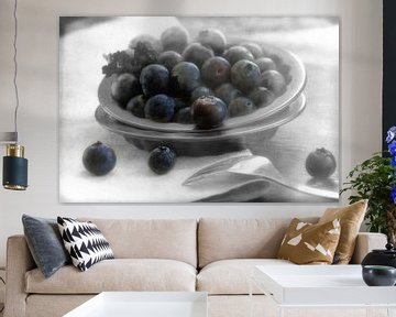 Wild fruits on the table sur Tanja Riedel