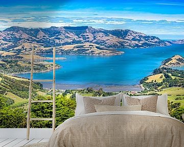 De baai van Akaroa, Zuidereiland, Nieuw Zeeland van Rietje Bulthuis