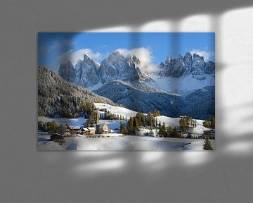 Alpendorf St. Magdalena im Winter von iPics Photography