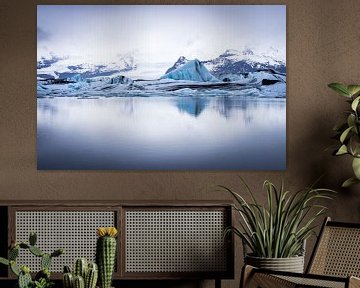 Gletsjermeer reflectie van Peter Postmus