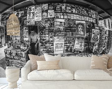 Kiosk in Buenos Aires by Ronne Vinkx