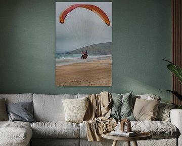 Kite-Surfer auf der Küste der Normandie von Peter Bartelings