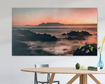 Tafelberg bij zonsondergang, Kaapstad, Zuid-Afrika van Mark Wijsman
