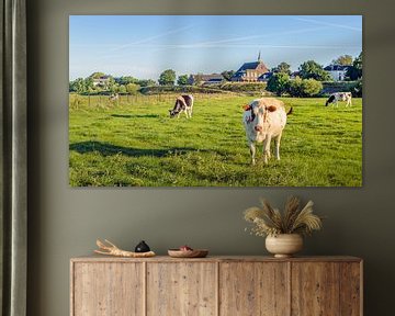 Koeien op de uiterwaarden van een Nederlandse rivier van Ruud Morijn