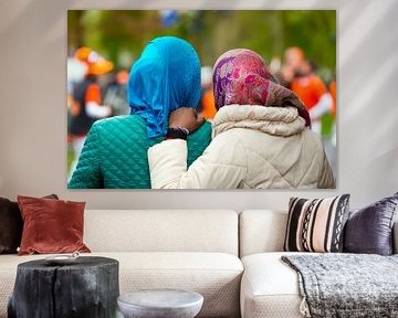 Twee Afrikaanse moslimvrouwen in Nederland