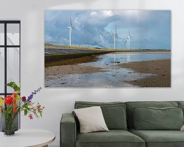 Windturbines gereflecteerd in Oosterschelde water by Ruud Morijn