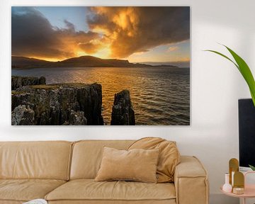 Sonnenuntergang Staffin Bay, Insel Skye von Jos Pannekoek