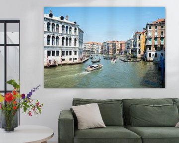 Kanaal door Venetië van Rene Wassenbergh
